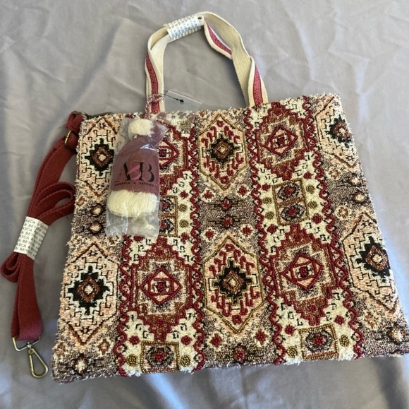Beautiful America & Beyond Tote NWT - Picture 7 of 7